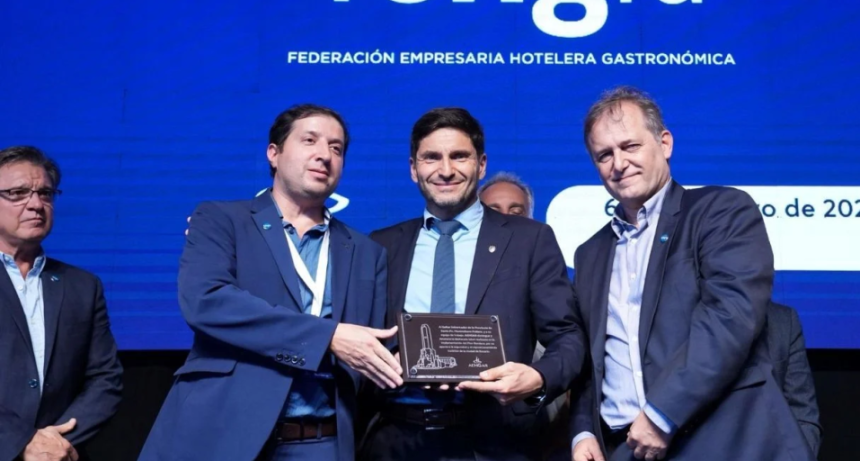 Seguridad y turismo: Pullaro recibi&oacute; una distinci&oacute;n de la hoteler&iacute;a nacional por la transformaci&oacute;n de Rosario
