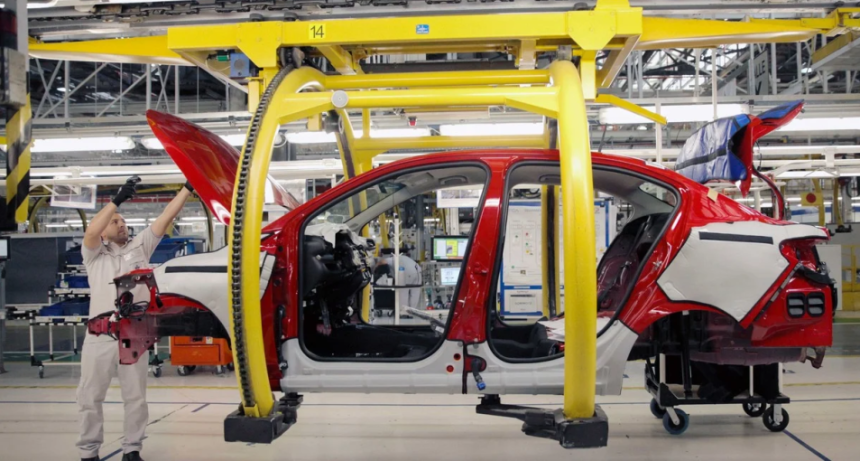 La producci&oacute;n de autos cay&oacute; casi 20% en abril