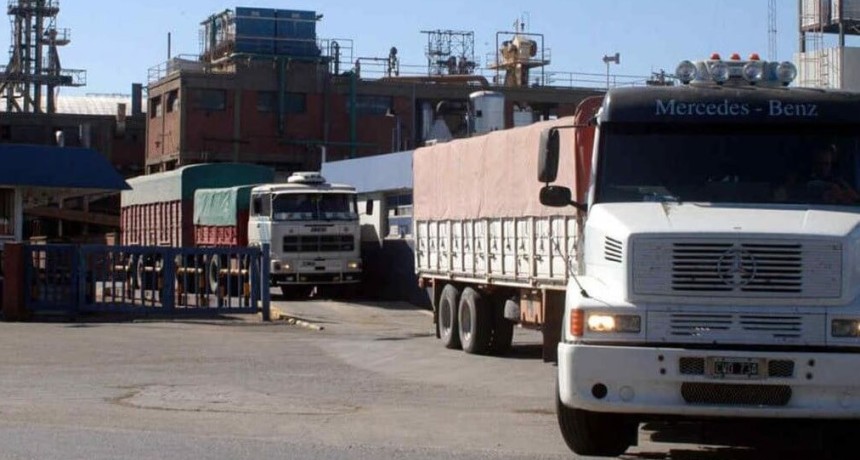 El derrame de la cosecha r&eacute;cord: 850.000 camiones en 4 meses y U$S 3.800 millones en gasoil