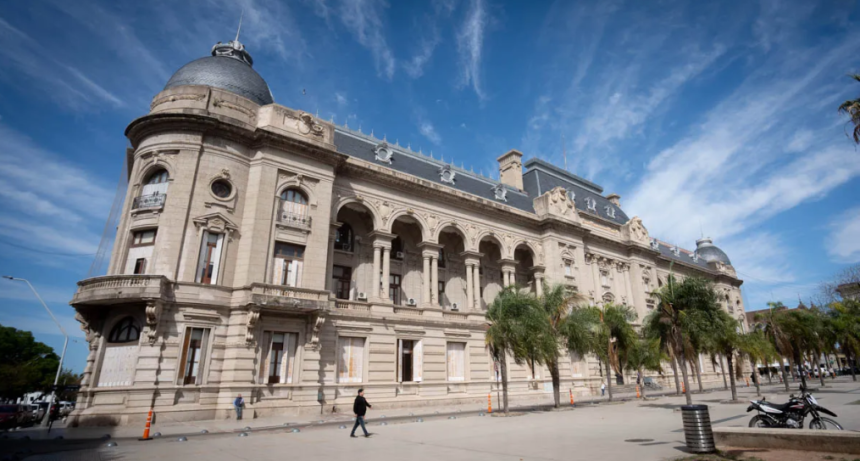 Desendeudamiento en Santa Fe: el decreto con los detalles del plan destinado a empleados p&uacute;blicos y privados