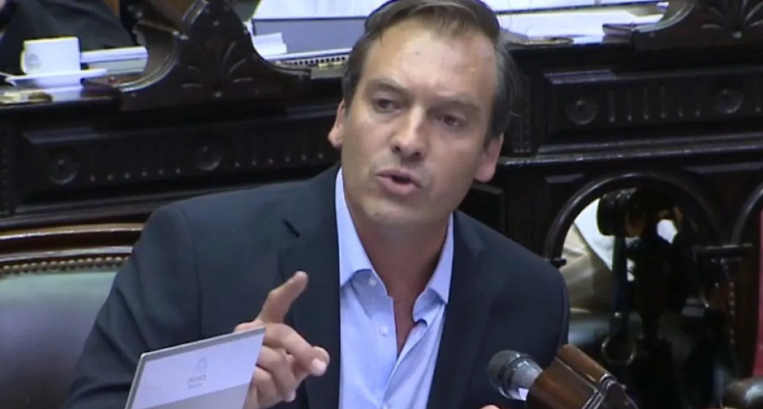 Mart&iacute;n Soria, sin piedad contra Manuel Adorni: 