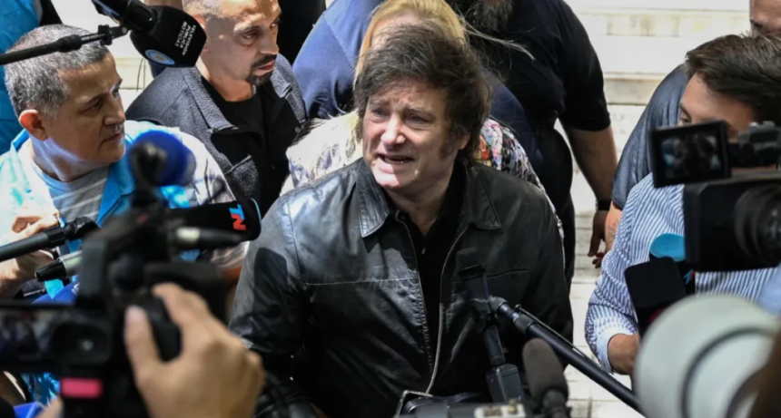 Integrantes del Gobierno nacional piden la intervenci&oacute;n de Javier Milei ante la escalada entre Santiago Caputo y los Menem