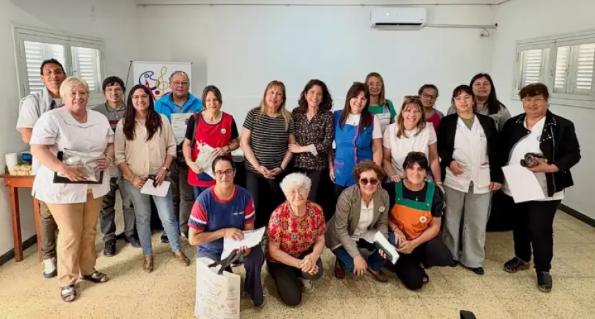 Mitre entregó nuevos aportes del FAE a escuelas de Vera