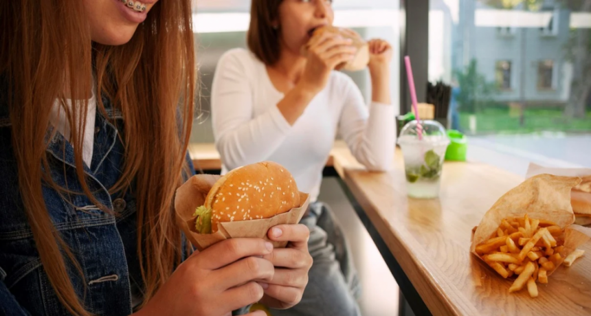 Hambre real o emocional: cómo identificar si comés por necesidad o por impulso