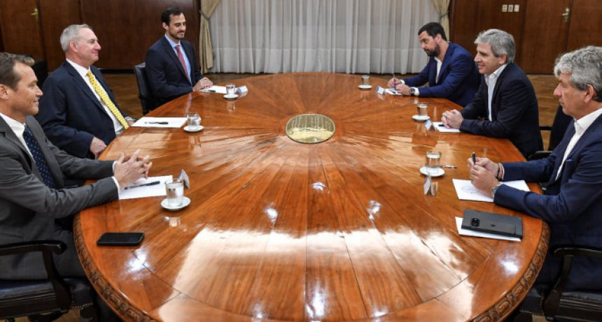 Caputo se reunió con Bunge y Viterra para impulsar la agroindustria