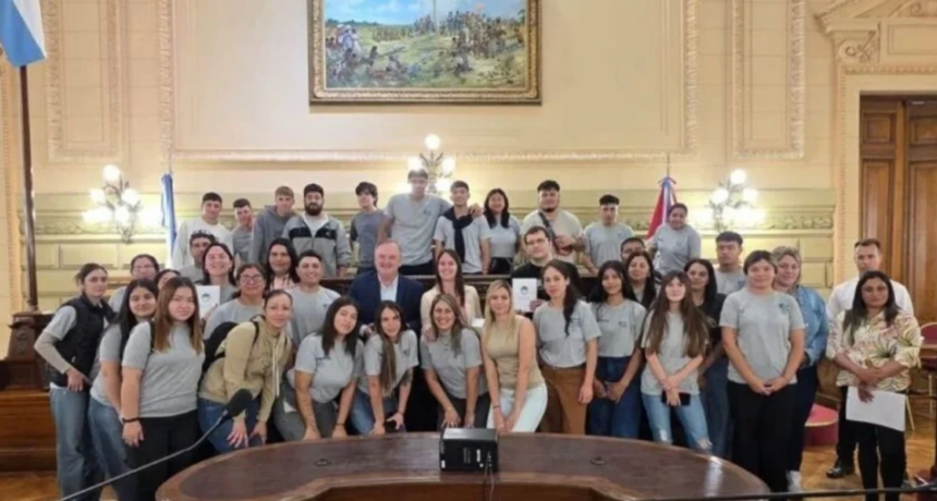 Alumnos del EEMPA Nº 1219 de Ambrosetti visitaron Santa Fe y Paraná en una jornada educativa del Senado Provincial