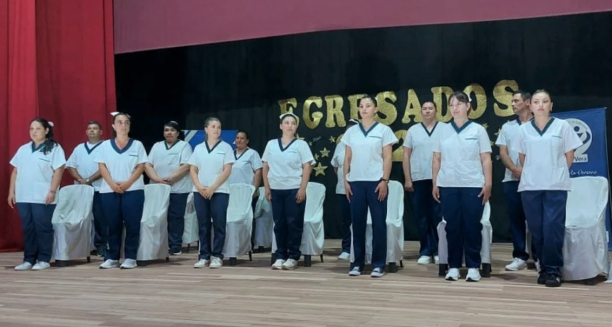 Vera celebró la graduación de 14 enfermeras