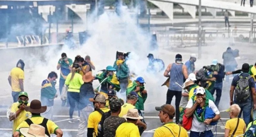 Alberto Fernández y Cristina Kirchner repudiaron el ataque a las sedes de gobierno en Brasil