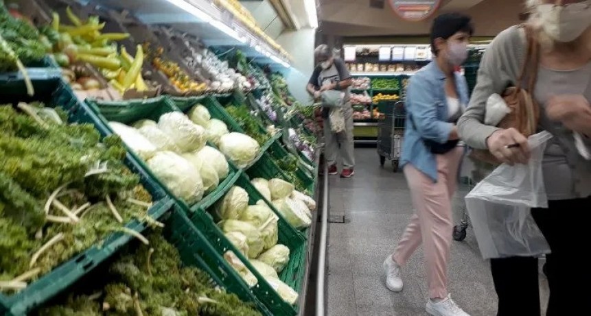 Los consumidores pagaron en diciembre 3,4 veces más de lo que cobraron los productores