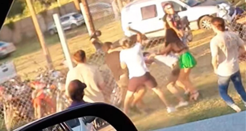 Viralizan videos de una pelea entre jóvenes a la salida de un boliche santiagueño