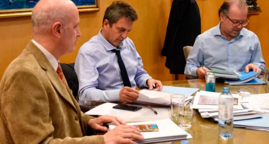 El Gobierno recortó 22% el gasto en diciembre y estiman que sobrecumplió la meta con el FMI