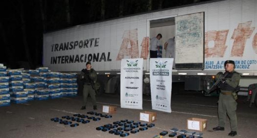 Rosario: Secuestraron casi 60 kilos de coca&iacute;na ocultos en cajones de bananas que iban al Mercado Central