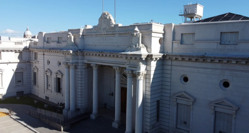 La Legislatura: una fábrica de leyes para Pullaro