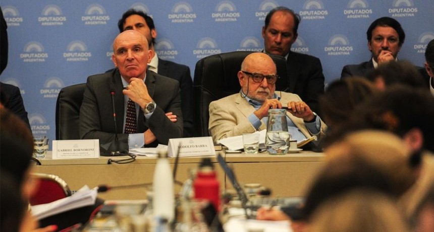 En un debate atravesado por duros cruces, el oficialismo se mostró dispuesto a acotar los poderes especiales para Milei