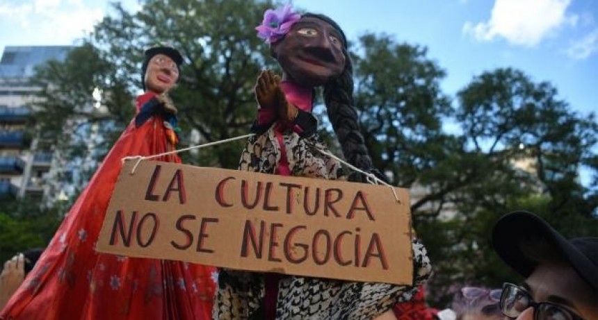 Trabajadores de la cultura de la ciudad protestaron en contra del DNU y la ley Omnibus