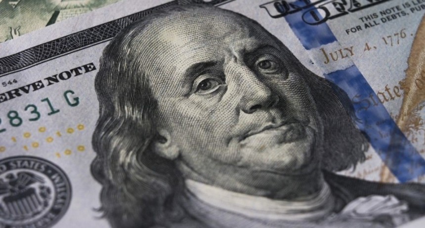 El dólar blue subió en el inicio de la semana: a cuánto cerró este lunes