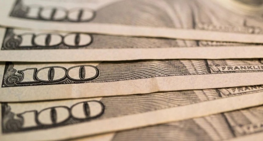 El dólar blue comenzó la semana en alza: a cuánto cerró este lunes