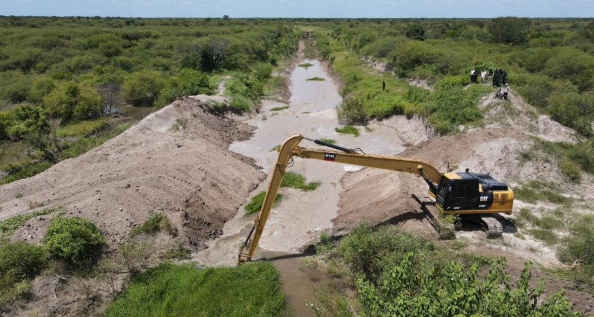 La provincia detectó e intervino obras clandestinas que impedían el normal escurrimiento del agua y afectaban a productores del noreste de Santa Fe