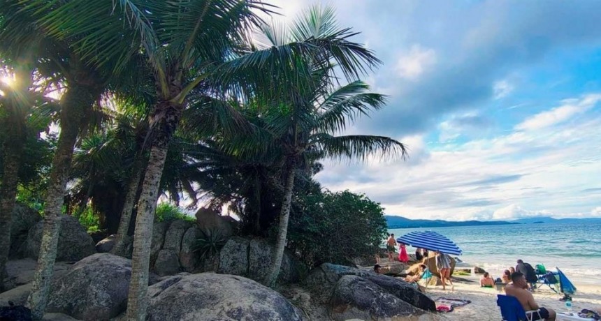 El intendente de Florianópolis apunta a la comida 