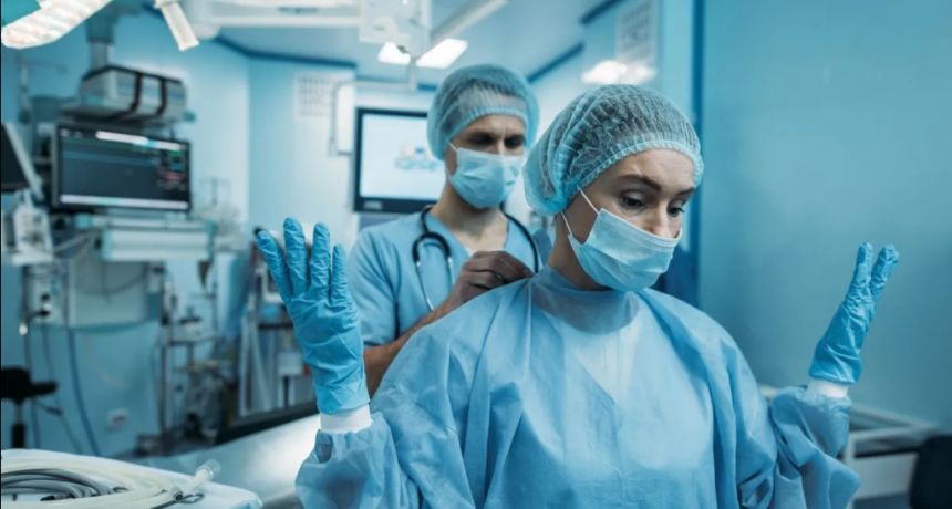 El Colegio de Médicos alerta sobre el impacto del éxodo profesional: 