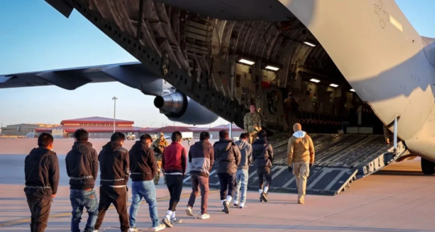 Vía aérea comenzó la deportación de inmigrantes ilegales en Estados Unidos