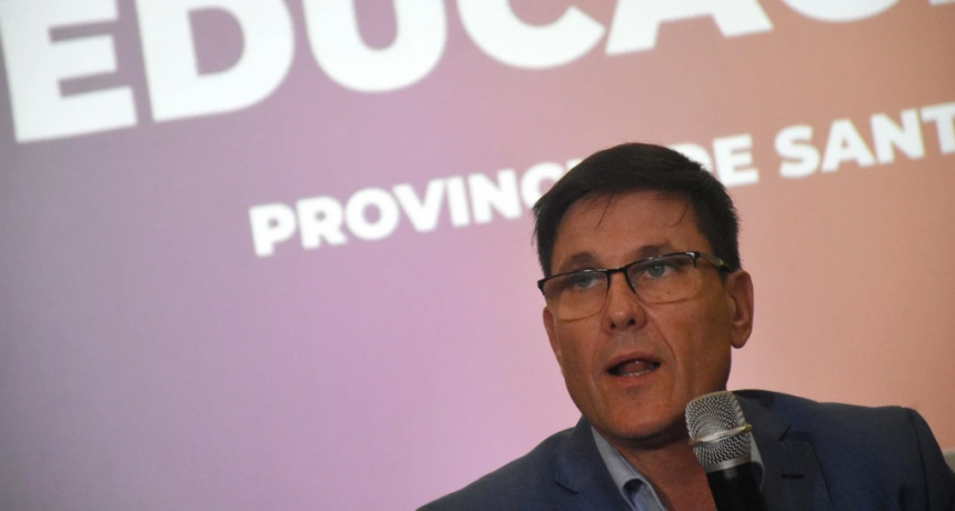 De cara a la paritaria, Goity se reunió con gremios docentes