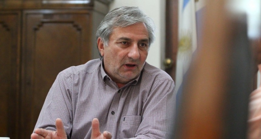 Ex ministro super activo 