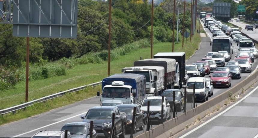 Nación anuncia rebaja de impuestos a autos y motos
