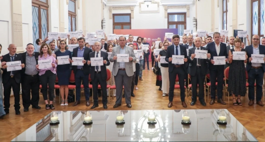 Pullaro en el Día del Holocausto: 