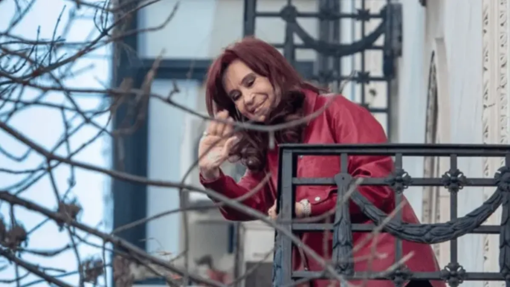Cristina Kirchner recibió el alta tras permanecer internada en el Sanatorio Otamendi