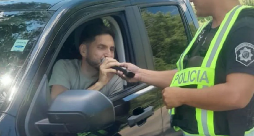 A&ntilde;o Nuevo: el gobernador Maximiliano Pullaro pas&oacute; un control de alcoholemia y destac&oacute; el rol de la Polic&iacute;a