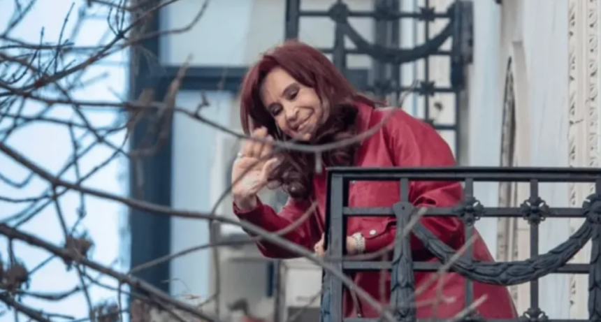 Cristina Kirchner recibi&oacute; el alta tras permanecer internada en el Sanatorio Otamendi