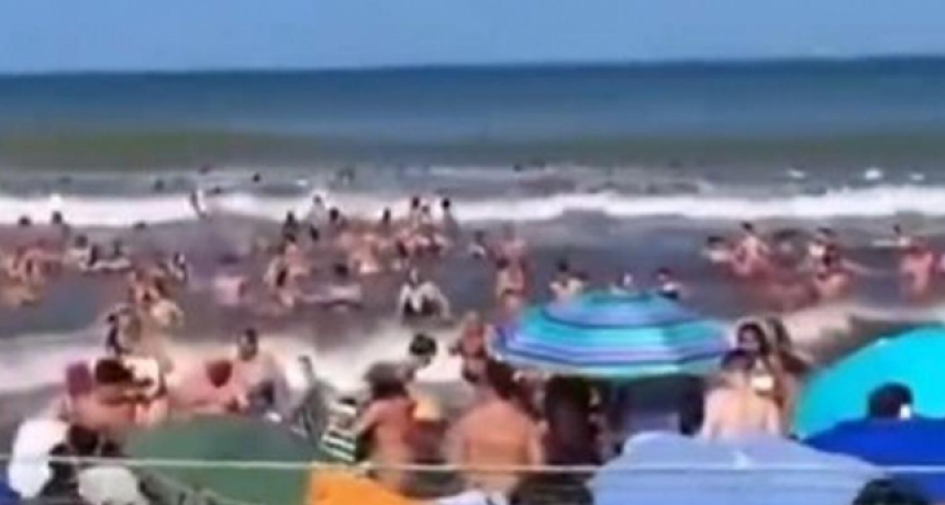 Ola gigante en la costa argentina: muri&oacute; un joven y hay 35 heridos