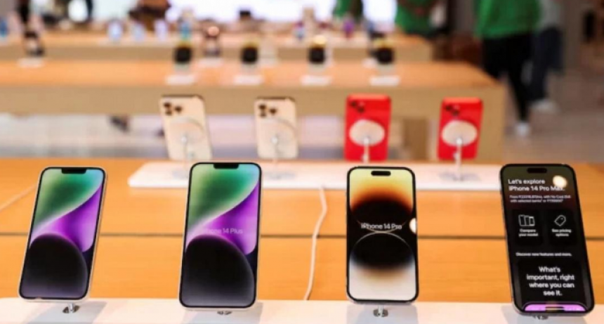 Sin aranceles, pero m&aacute;s caros: por qu&eacute; los celulares cuestan m&aacute;s en Argentina