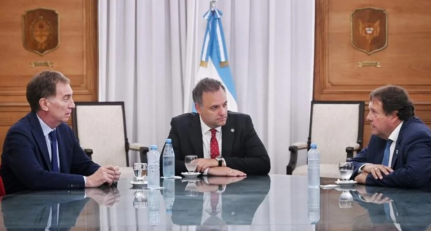 Santilli sum&oacute; a Weretilneck y Frigerio a la mesa de apoyos a la reforma laboral