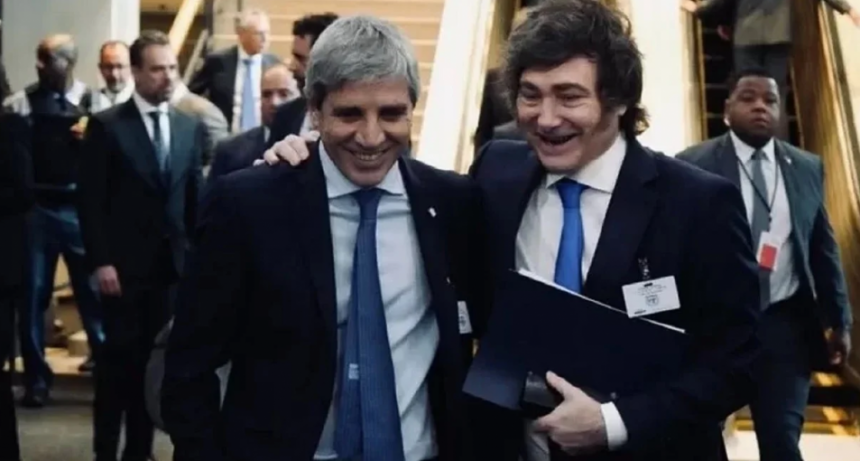 Con el riesgo pa&iacute;s en ca&iacute;da, el Gobierno reordena la agenda econ&oacute;mica