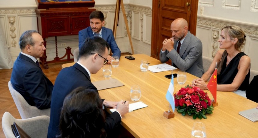 Pullaro y el embajador chino Wang Wei encabezaron un encuentro con empresarios para fortalecer la vinculaci&oacute;n comercial con China