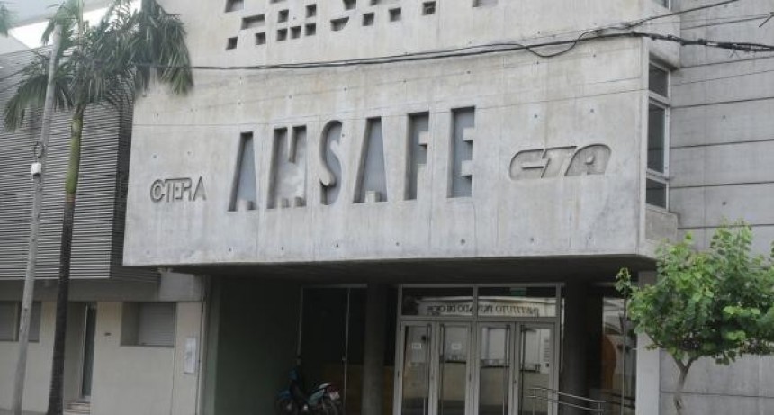 Los docentes de Amsafe La Capital definieron cuatro mociones, tres van al paro y una es por la aceptaci&oacute;n 