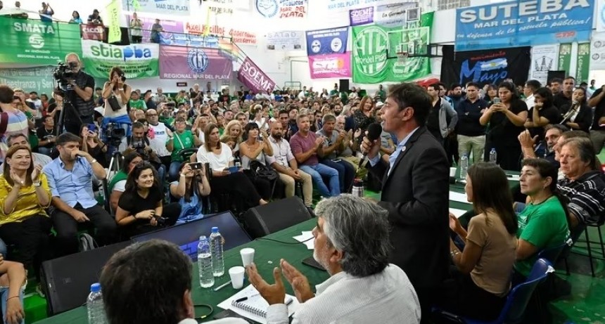 Axel Kicillof acordó la paritaria docente y obtuvo el respaldo de los gremios para ir por la reelección