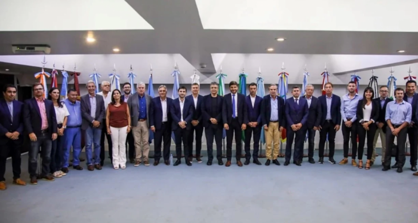 El gobierno nacional insiste en que no coparticipará el Impuesto PAIS