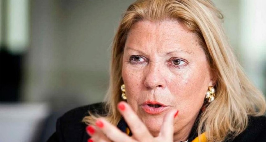 Carrió apuntó contra Caputo: “Quiere bajar el déficit con el hambre de los jubilados”
