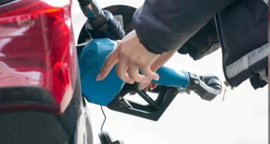 A pedido del Gobierno, las petroleras aumentarán de forma moderada los precios del combustible