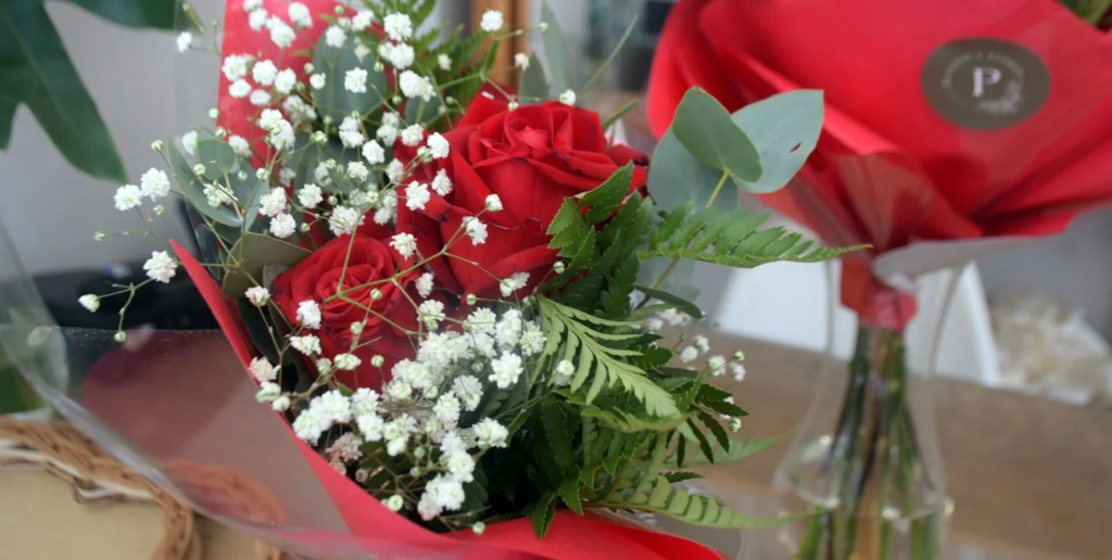 ¿Por qué regalar flores el 14 de febrero tiene tanto significado?