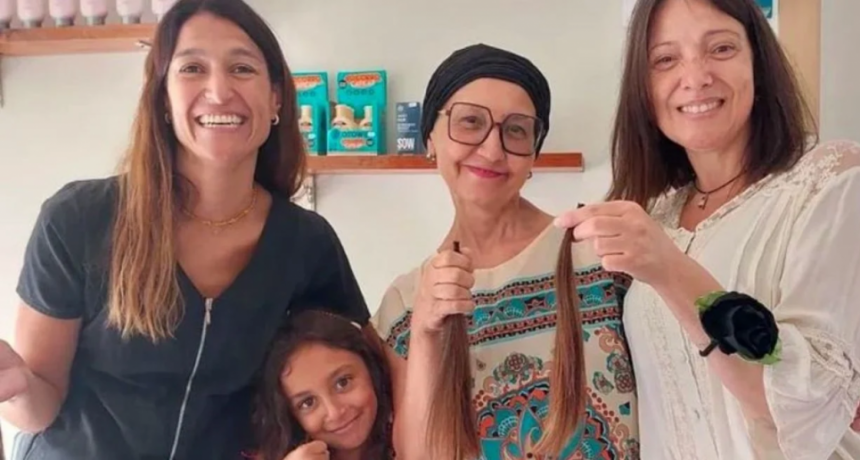 Un grupo de mujeres de Venado Tuerto confeccionan pelucas solidarias para ayudar a quienes transitan el cáncer