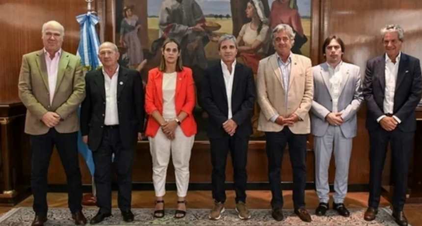 El gobierno prometió eliminar el impuesto al cheque, pero sin fecha