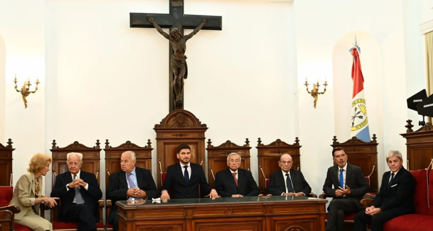 Pullaro firmó el decreto designando a los tres nuevos ministros de la Corte Suprema de Justicia de Santa Fe