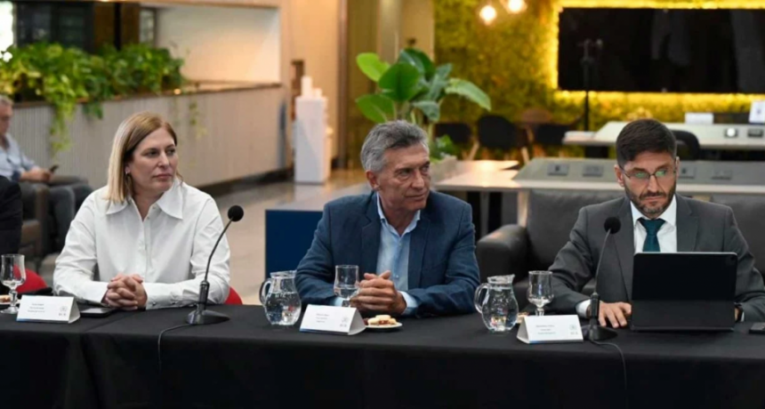 Macri “bancó” a Milei por el criptogate y apoyó a Unidos para la reforma constitucional en Santa Fe