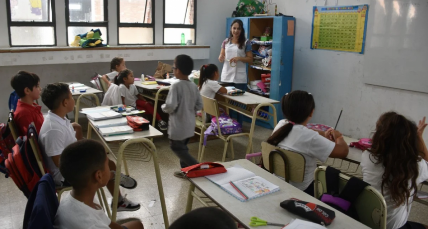 Asistencia Perfecta: Santa Fe paga el incentivo a más de 62 mil docentes