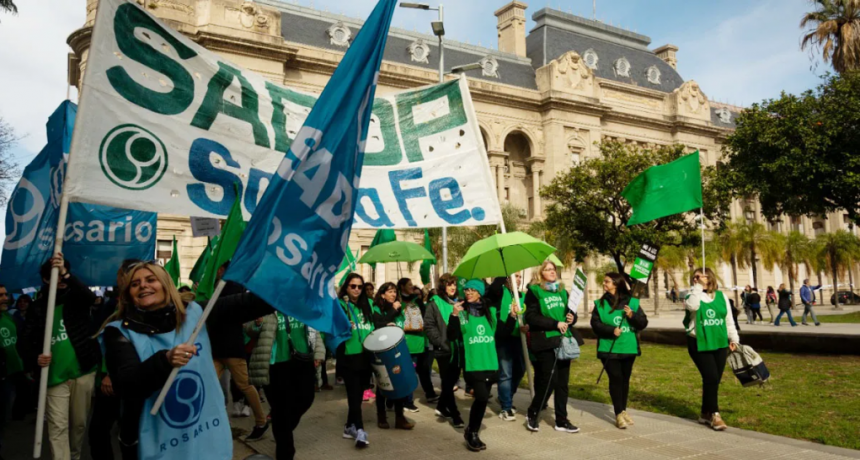 Paritaria docente en Santa Fe: Sadop aceptó la oferta salarial, pero igual se suma al paro nacional del lunes