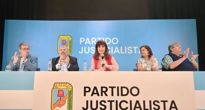 Cristina Kirchner activa al PJ y, sin PASO a la vista, afina la estrategia electoral